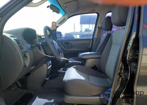 2004 Ford Escape Xls from USA, damaged, VIN 1FMYU02194KB20656